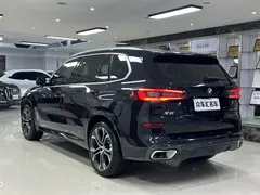 2022 BMW X5 40Li Premium M Sport Package, чёрный — фото 4