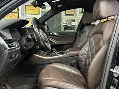 2022 BMW X5 40Li Premium M Sport Package, чёрный — фото 9