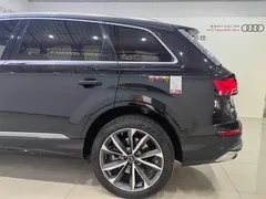 2022 Audi Q7 55 TFSI quattro S line, чёрный — фото 7