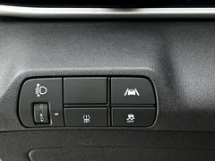 2022 Hyundai Elantra 1.5L CVT LUX Premium, белый — фото 12