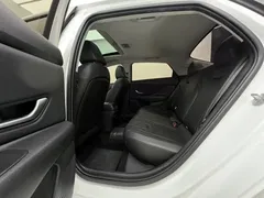 2022 Hyundai Elantra 1.5L CVT LUX Premium, белый — фото 16