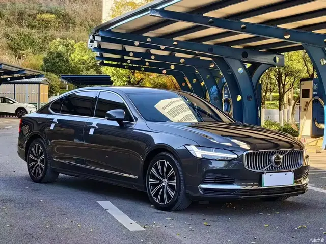 2021 Volvo S90 T8 PHEV Luxury