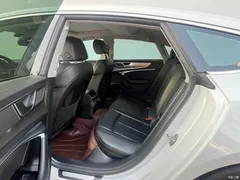 2023 Audi A7 45 TFSI Premium Selection, белый — фото 10