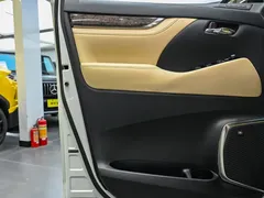 2021 Toyota Alphard Hybrid 2.5L Premium, белый — фото 9