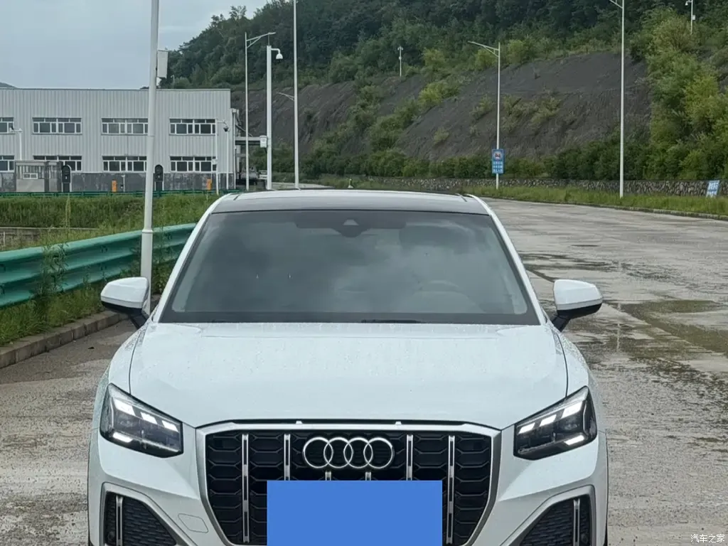 2022 Audi Q2L 35 TFSI aggressive and dynamic