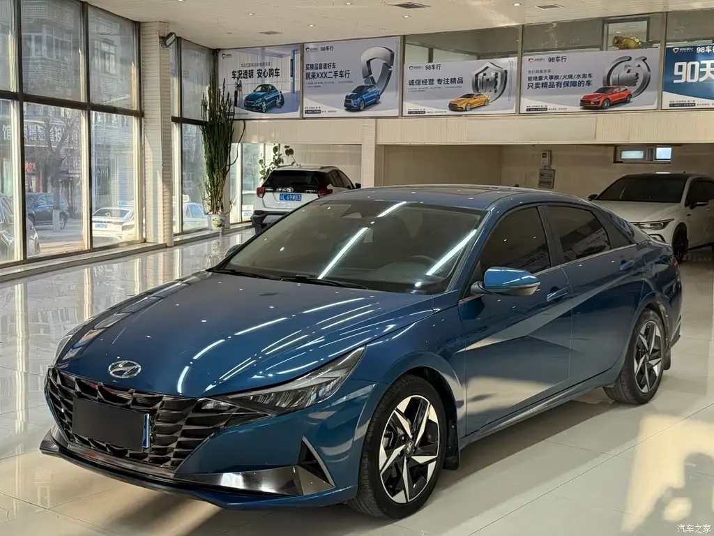 2022 Hyundai Elantra 1.5L CVT LUX Premium