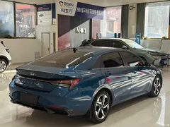 2022 Hyundai Elantra 1.5L CVT LUX Premium, синий — фото 4