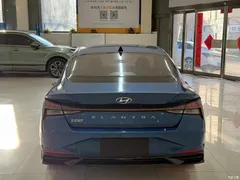 2022 Hyundai Elantra 1.5L CVT LUX Premium, синий — фото 5