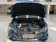 2022 Hyundai Elantra 1.5L CVT LUX Premium, синий — фото 7