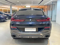 2022 BMW X6 xDrive40i M, чёрный — фото 18