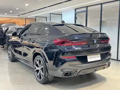2022 BMW X6 xDrive40i M, чёрный — фото 20