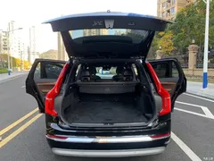 2022 Volvo XC90 B5 Zhixing Luxury 5-seater, чёрный — фото 8
