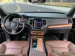 2022 Volvo XC90 B5 Zhixing Luxury 5-seater, чёрный — фото 10