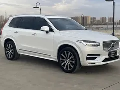 2021 Volvo XC90 B5 Luxury 7-seat, белый — фото 2