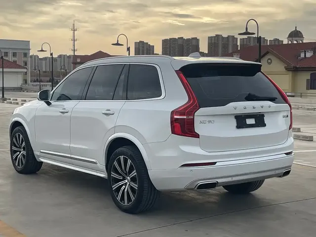 2021 Volvo XC90 B5 Luxury 7-seat