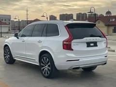 2021 Volvo XC90 B5 Luxury 7-seat, белый — фото 3