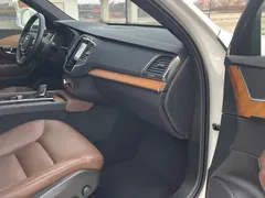 2021 Volvo XC90 B5 Luxury 7-seat, белый — фото 8