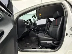 2022 Toyota Yaris L Zhixuan X 1.5L CVT Luxury Plus, белый — фото 19