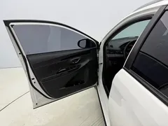 2022 Toyota Yaris L Zhixuan X 1.5L CVT Luxury Plus, белый — фото 21