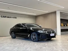 2021 BMW 5 Series 5 530Li M, чёрный — фото 2