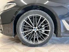 2021 BMW 5 Series 5 530Li M, чёрный — фото 11