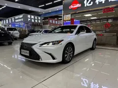 2020 Lexus ES 200, белый — фото 1