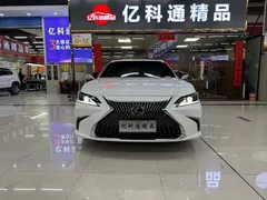 2020 Lexus ES 200, белый — фото 2