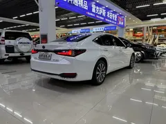 2020 Lexus ES 200, белый — фото 4
