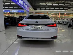 2020 Lexus ES 200, белый — фото 5