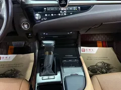 2020 Lexus ES 200, белый — фото 9