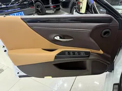 2020 Lexus ES 200, белый — фото 10