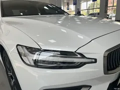 2023 Volvo S60 B4 Zhiyuan Luxury, белый — фото 3