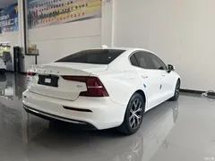 2023 Volvo S60 B4 Zhiyuan Luxury, белый — фото 14