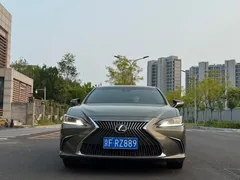 2020 Lexus ES 200, зелёный — фото 2