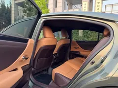 2020 Lexus ES 200, зелёный — фото 10