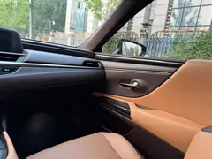 2020 Lexus ES 200, зелёный — фото 16