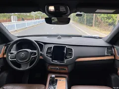 2022 Volvo XC90 B6 Zhiyi Luxury 7-seater, чёрный — фото 17