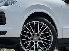 2023 Porsche Cayenne 3.0T Platinum Edition, белый — фото 9