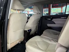 2022 Toyota Highlander Hybrid 2.5L 4WD Premium 7, чёрный — фото 13