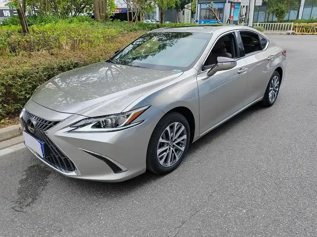 2022 Lexus ES 200