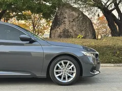 2022 Honda Accord 260TURBO Luxury — фото 18