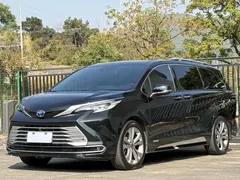 2023 Toyota Sienna 2.5L Hybrid Platinum, чёрный — фото 1