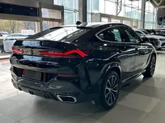 2021 BMW X6 xDrive30i M, чёрный — фото 5