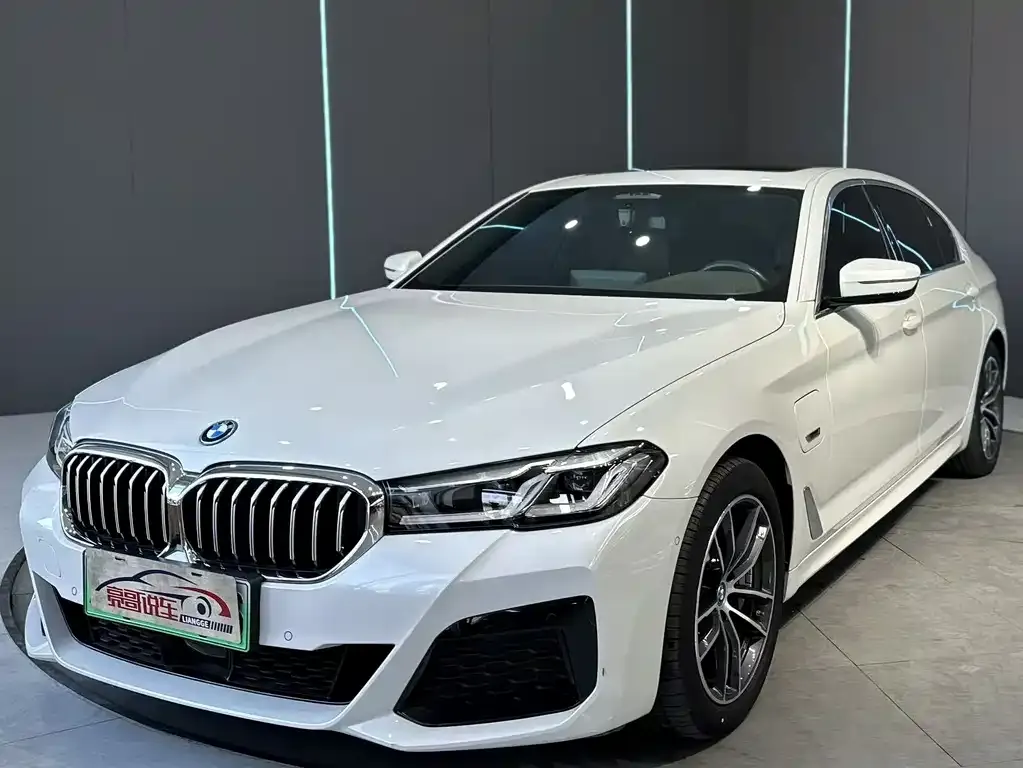 2022 BMW 5 Series 5 535Le Pioneer M