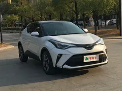 2021 Toyota C-HR 2.0L Luxury, белый — фото 3