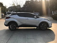 2021 Toyota C-HR 2.0L Luxury, белый — фото 4
