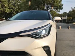 2021 Toyota C-HR 2.0L Luxury, белый — фото 10