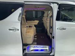2021 Toyota Alphard Hybrid 2.5L Luxury, чёрный — фото 15