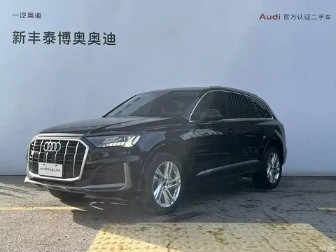 2023 Audi Q7 45 TFSI quattro S line sporty