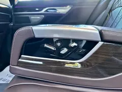 2021 BMW 7 Series 730Li, чёрный — фото 17